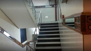 Staircase - Hotel Centra Inn (New Delhi)