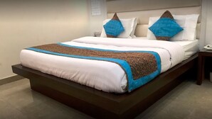 Deluxe Room - Hotel Centra Inn (New Delhi)