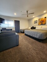 Executive Studio Suite | Premium bedding, iron/ironing board, free WiFi, bed sheets