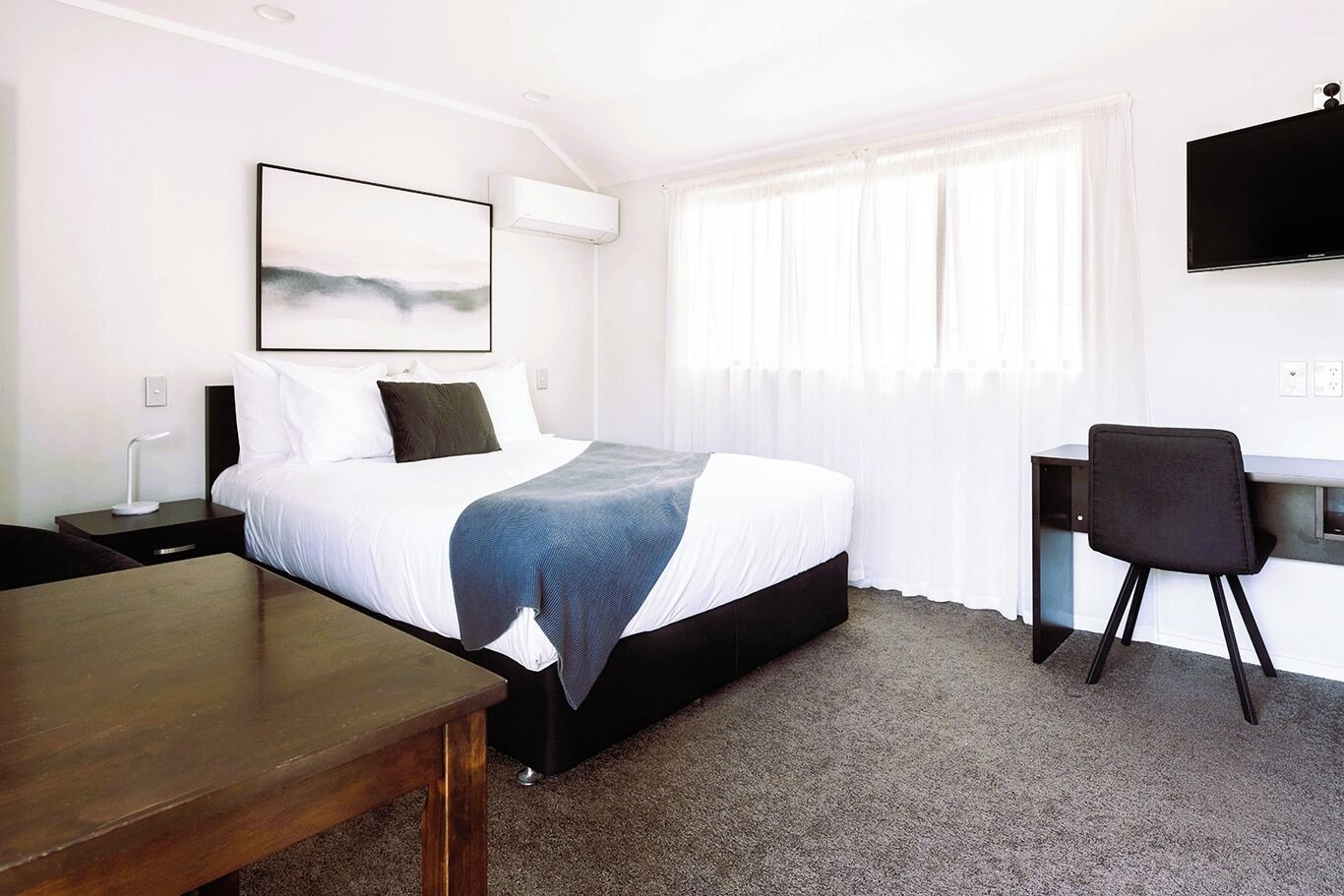 Premium bedding, iron/ironing board, free WiFi, bed sheets