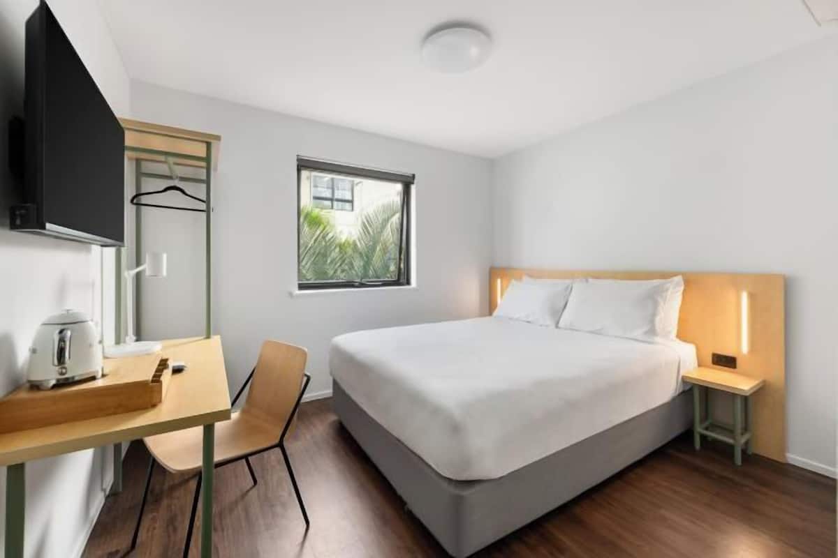 In-room safe, free WiFi, bed sheets