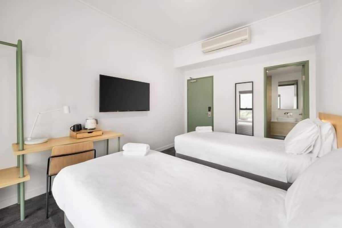 In-room safe, free WiFi, bed sheets