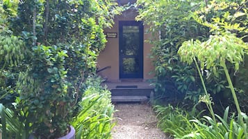 Riverdeck Cottage | Garden