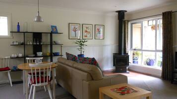 Middle Cottage | Living area