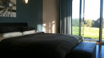 標準套房, 1 間臥室, 非吸煙房, 按摩浴缸 (Cygnet Room) | 客廳 | 平面電視