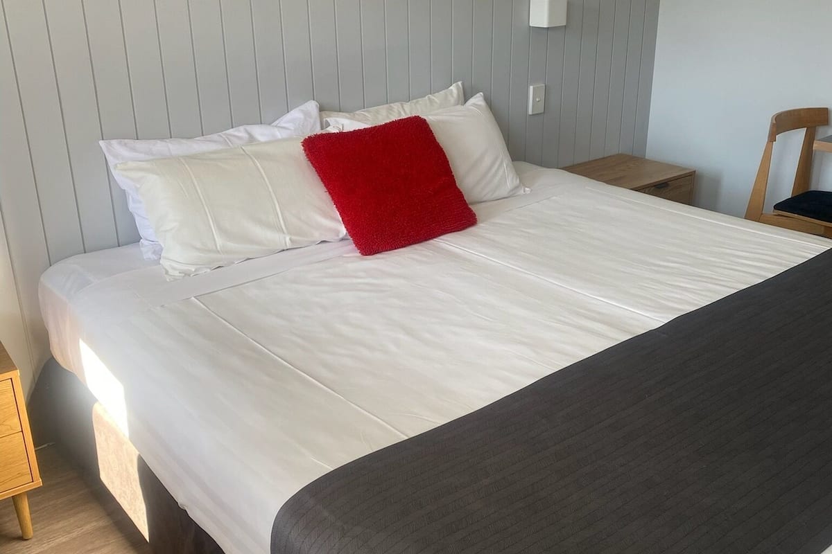 iron/ironing board, free wifi