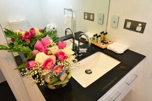 Bathroom sink - Waikerie Hotel Motel (Waikerie)