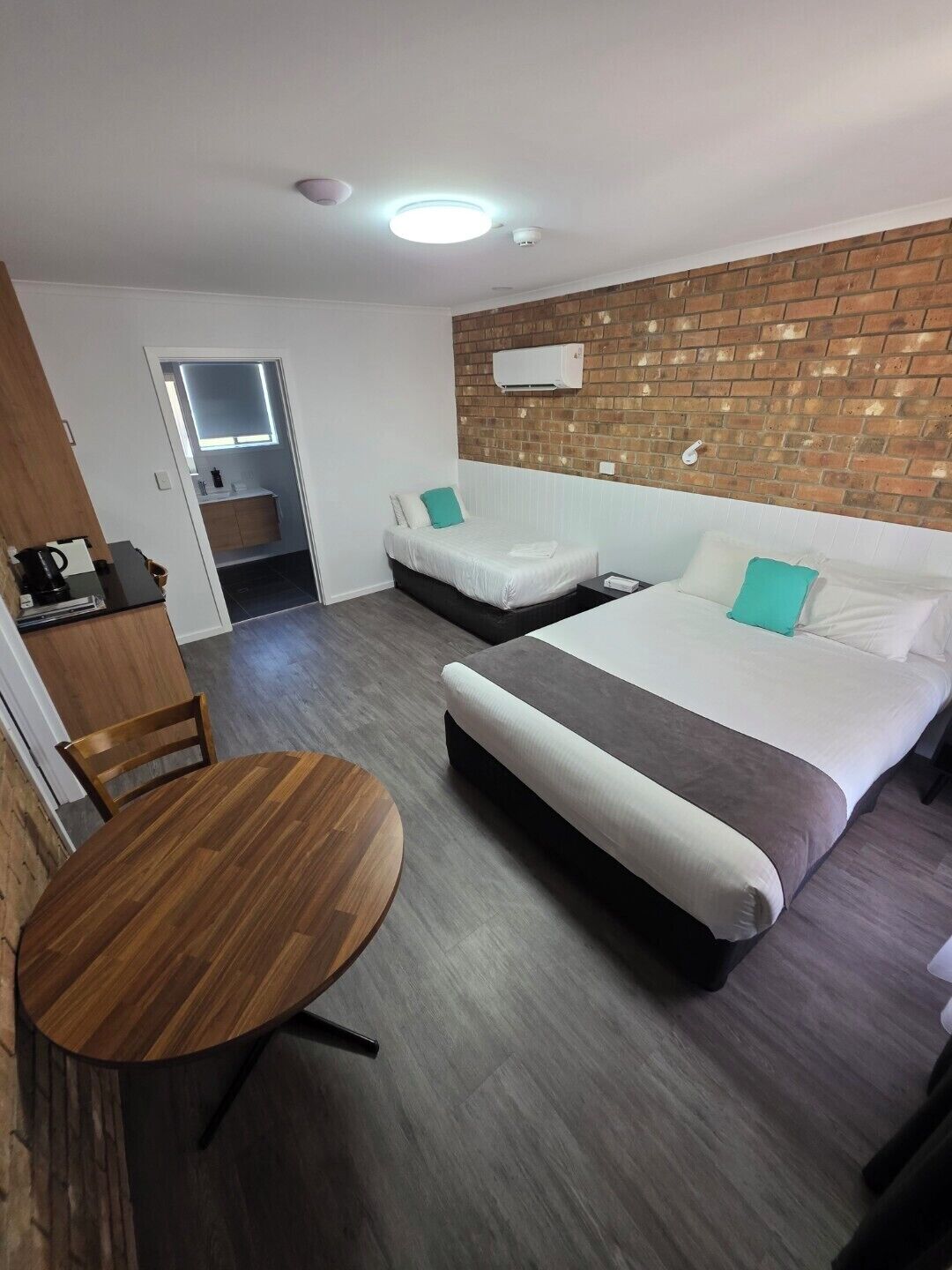 Family Room (Renovated) | Silitysrauta/-lauta, ilmainen Wi-Fi