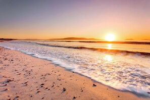 A beach with waves at sunset. - BIG4 Middleton Beach Holiday Park (Middleton Beach)