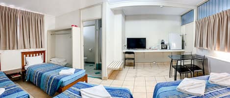 Family Room | Living area | 40-inch flat-screen TV with digital channels, TV