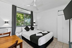 Standard-huone (Double Room) | Pimennysverhot, ilmaiset vauvansängyt, ilmainen Wi-Fi, vuodevaatteet