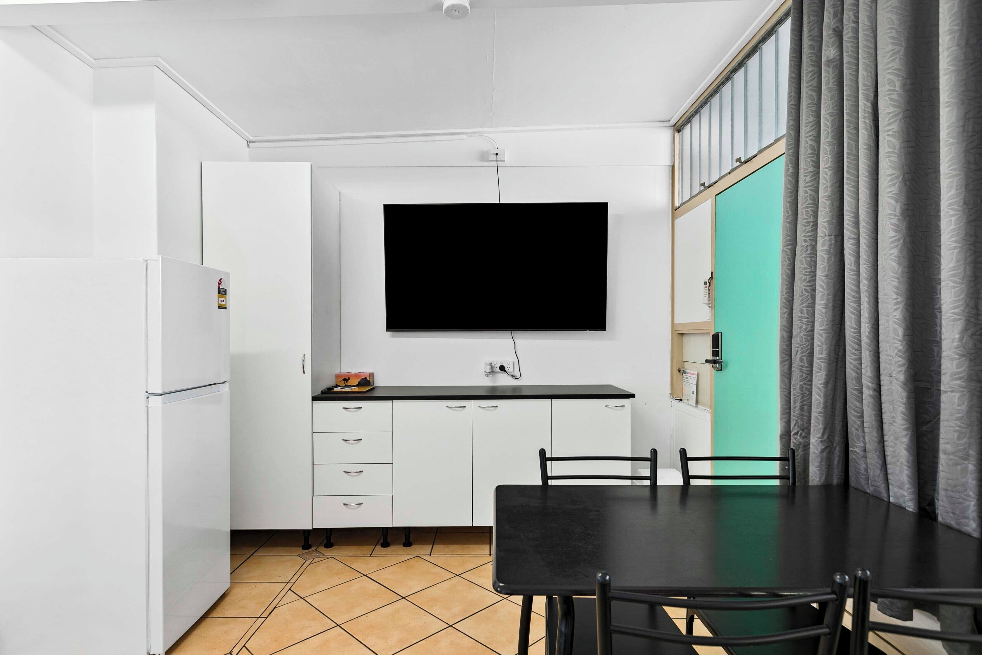 ファミリー ルーム | 遮光カーテン、ベビーベッド (無料)、WiFi (無料)、ベッドシーツ