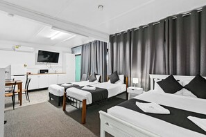 Blackout curtains, free cots/infant beds, free WiFi, bed sheets - Maryborough City Motel (Maryborough)
