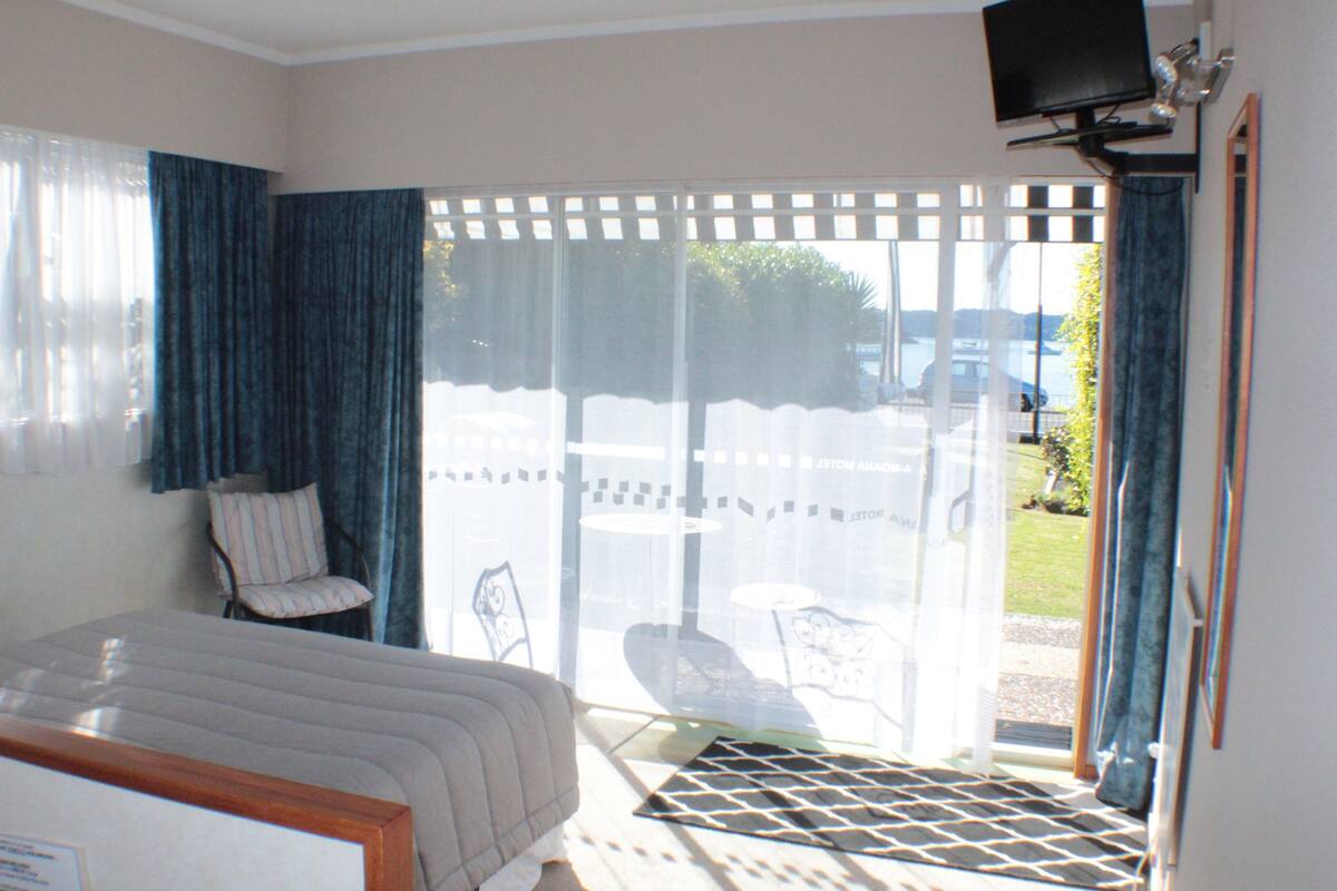 Standard Studio, Non Smoking, Kitchenette (Sea View small Studio #8) | Soundproofing, iron/ironing board, WiFi (free), bed sheets