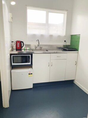 Classic Studio | Private kitchen | Fridge, microwave, stovetop, coffee/tea maker