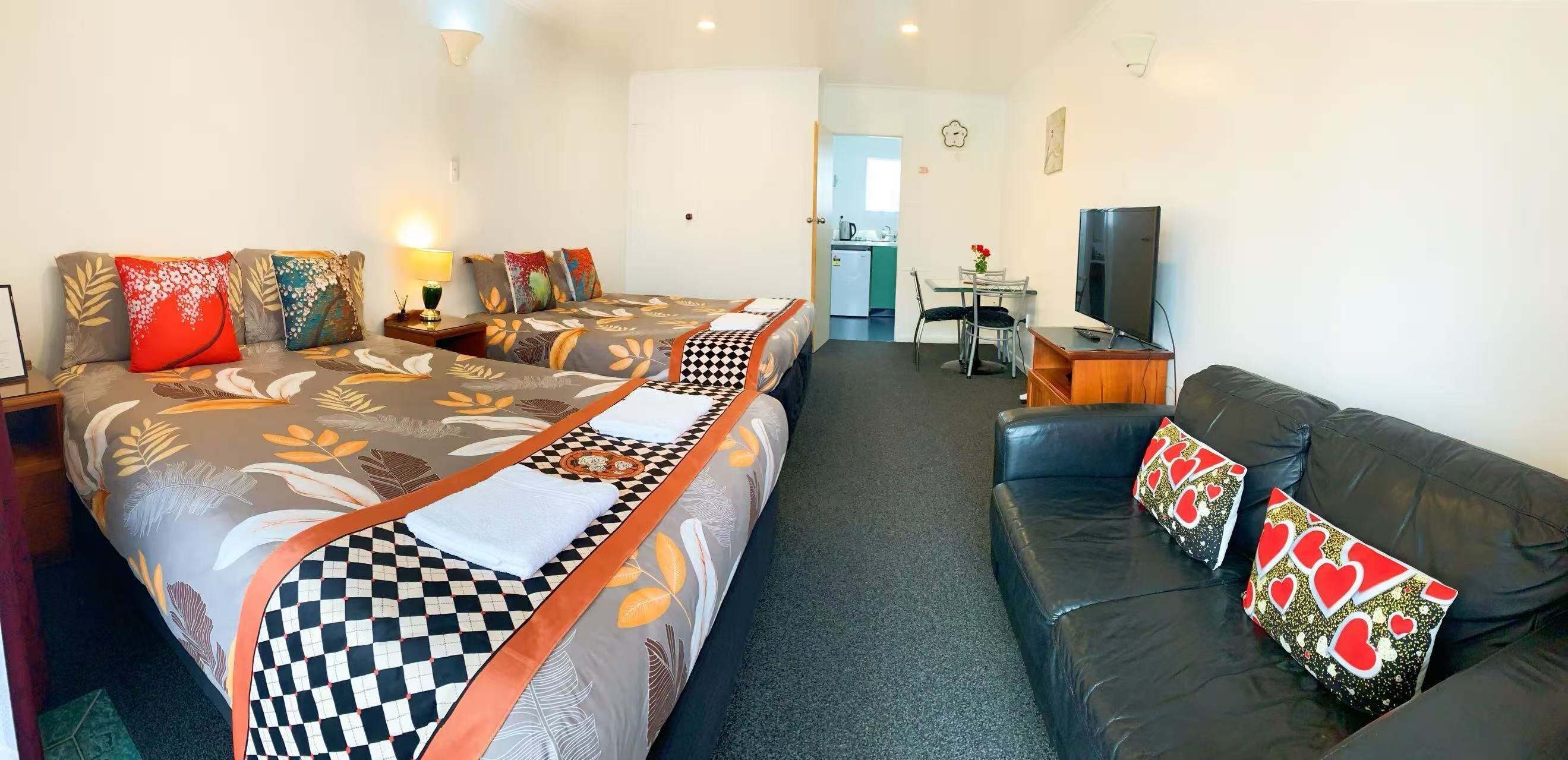 Deluxe Twin Room | 1 bedroom, premium bedding, desk, blackout drapes