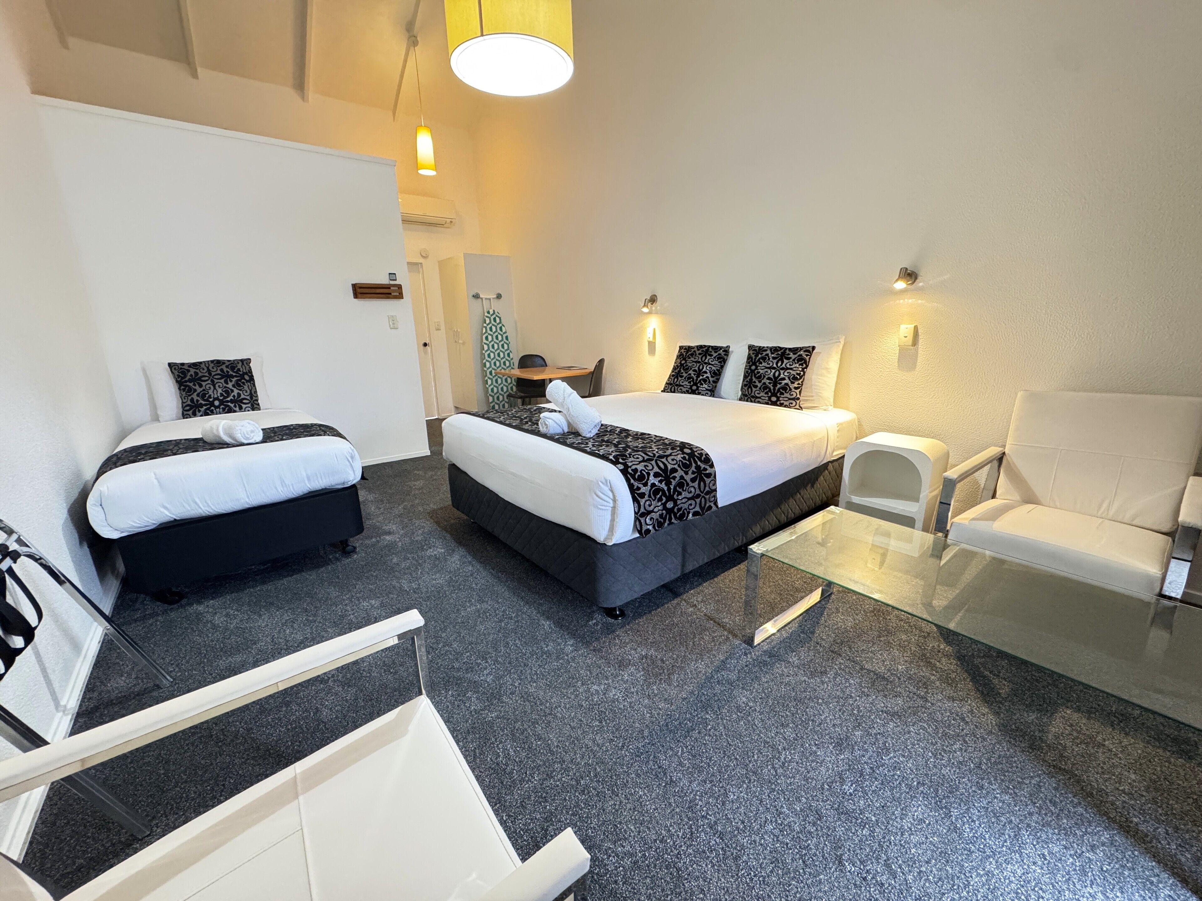 Lake View, Queen Studio | Premium bedding, individually decorated, individually furnished