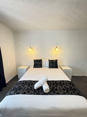 สแตนดาร์ดสตูดิโอ | เครื่องนอนระดับพรีเมียม, ตู้นิรภัยในห้องพัก