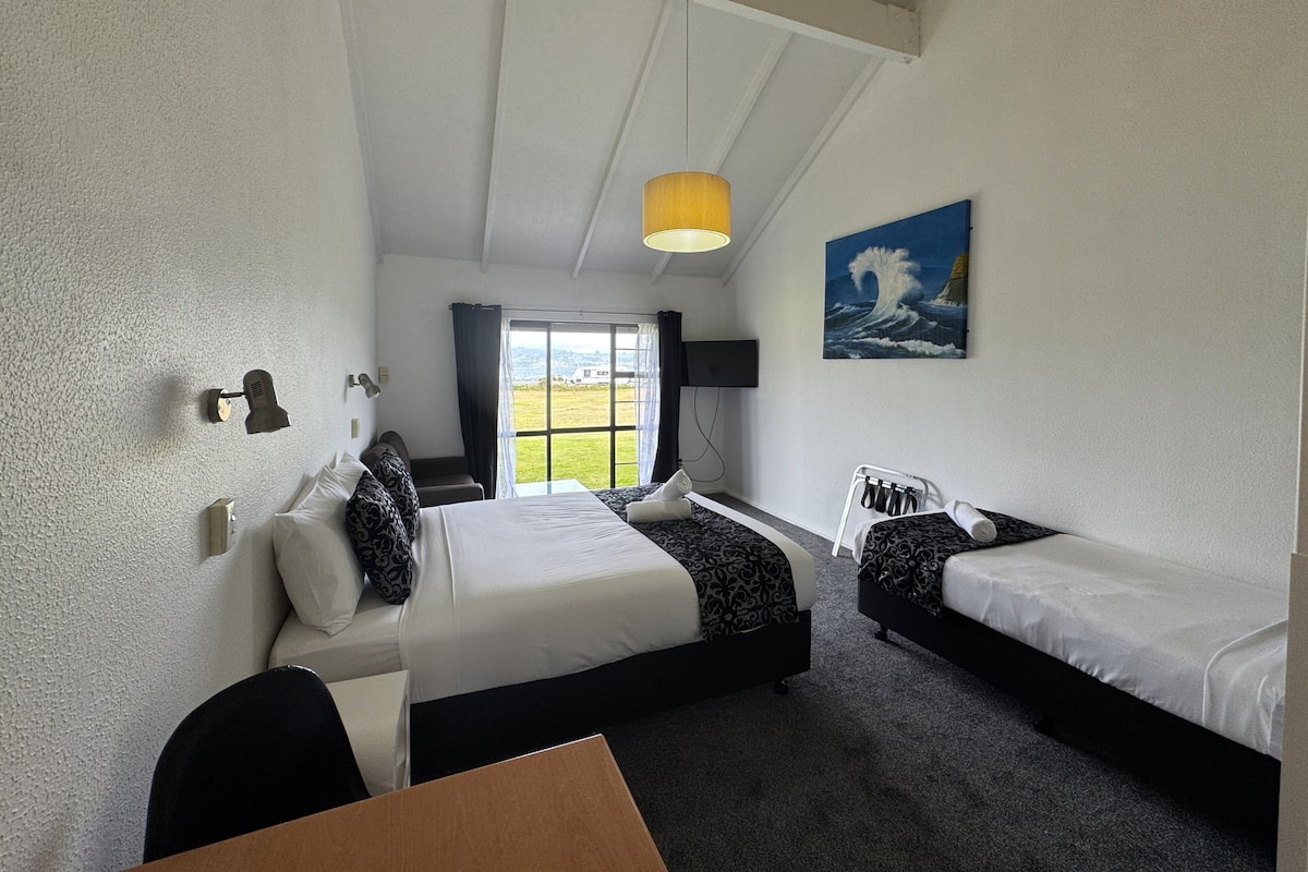 Accessible Lakeview Queen Studio | Premium bedding, individually decorated, individually furnished
