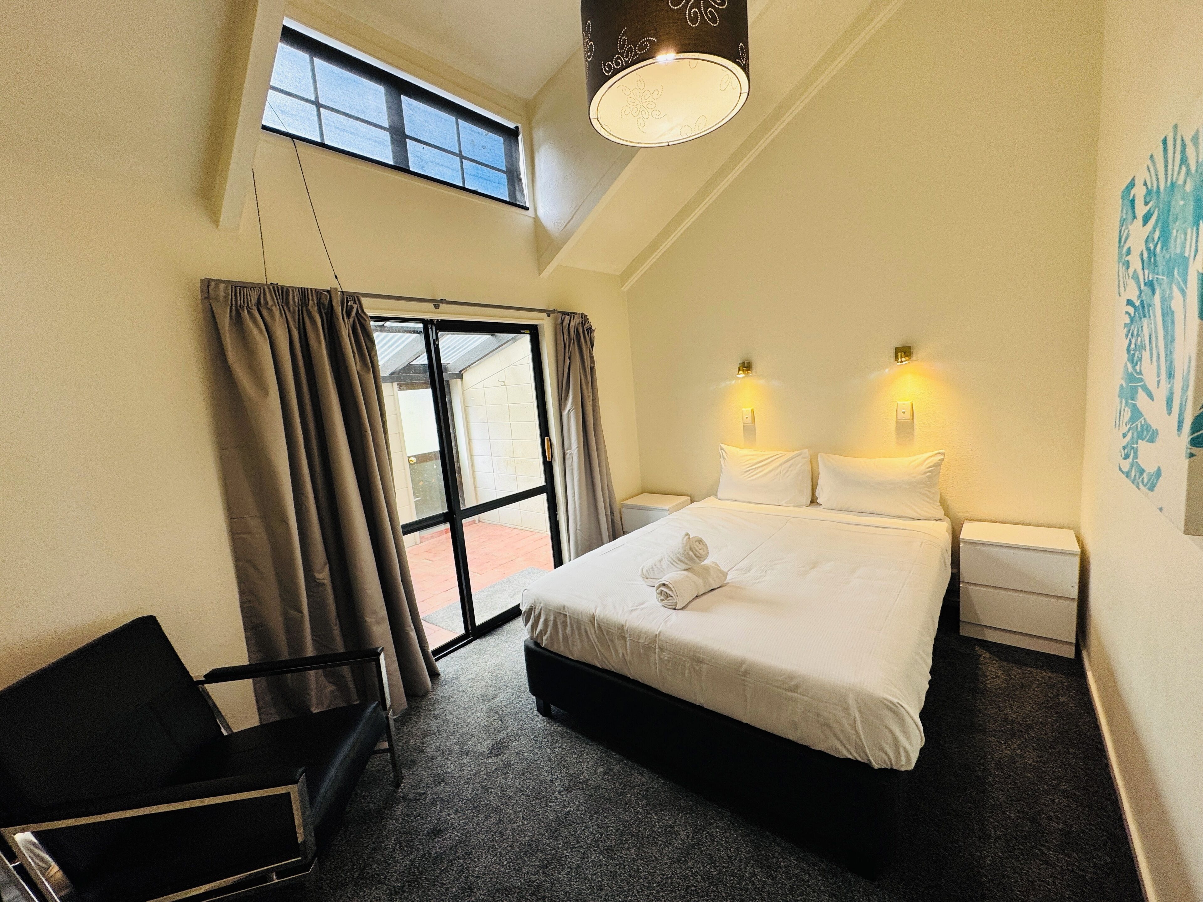 Two Bedroom Family Suites | 고급 침구, 각각 다른 스타일의 인테리어, 각각 다르게 가구 비치, 암막 커튼