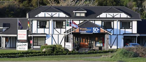 Fachada de la propiedad