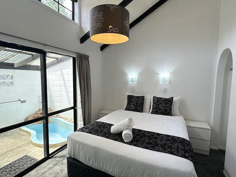 Family Unit with Thermal Pool | Baño | Ducha, artículos de higiene personal gratuitos, toallas y jabón