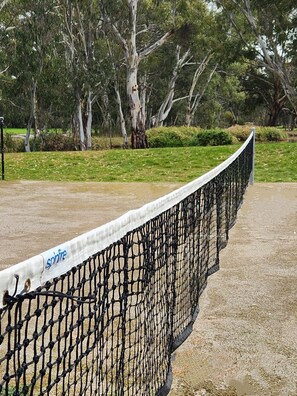 Tennis court - Magdala Motor Lodge & Lakeside Restaurant (Stawell)