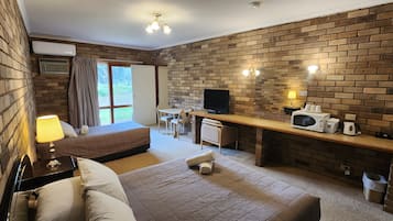 Kamer, 1 twee- of 2 eenpersoonsbedden | 1 slaapkamer, individueel gedecoreerd, individueel gemeubileerd