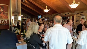 Bar (on property) - Magdala Motor Lodge & Lakeside Restaurant (Stawell)
