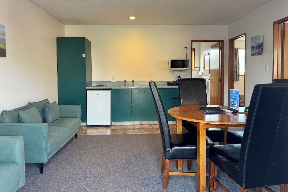 Suite, 2 Schlafzimmer (Unit 2) | Wohnbereich