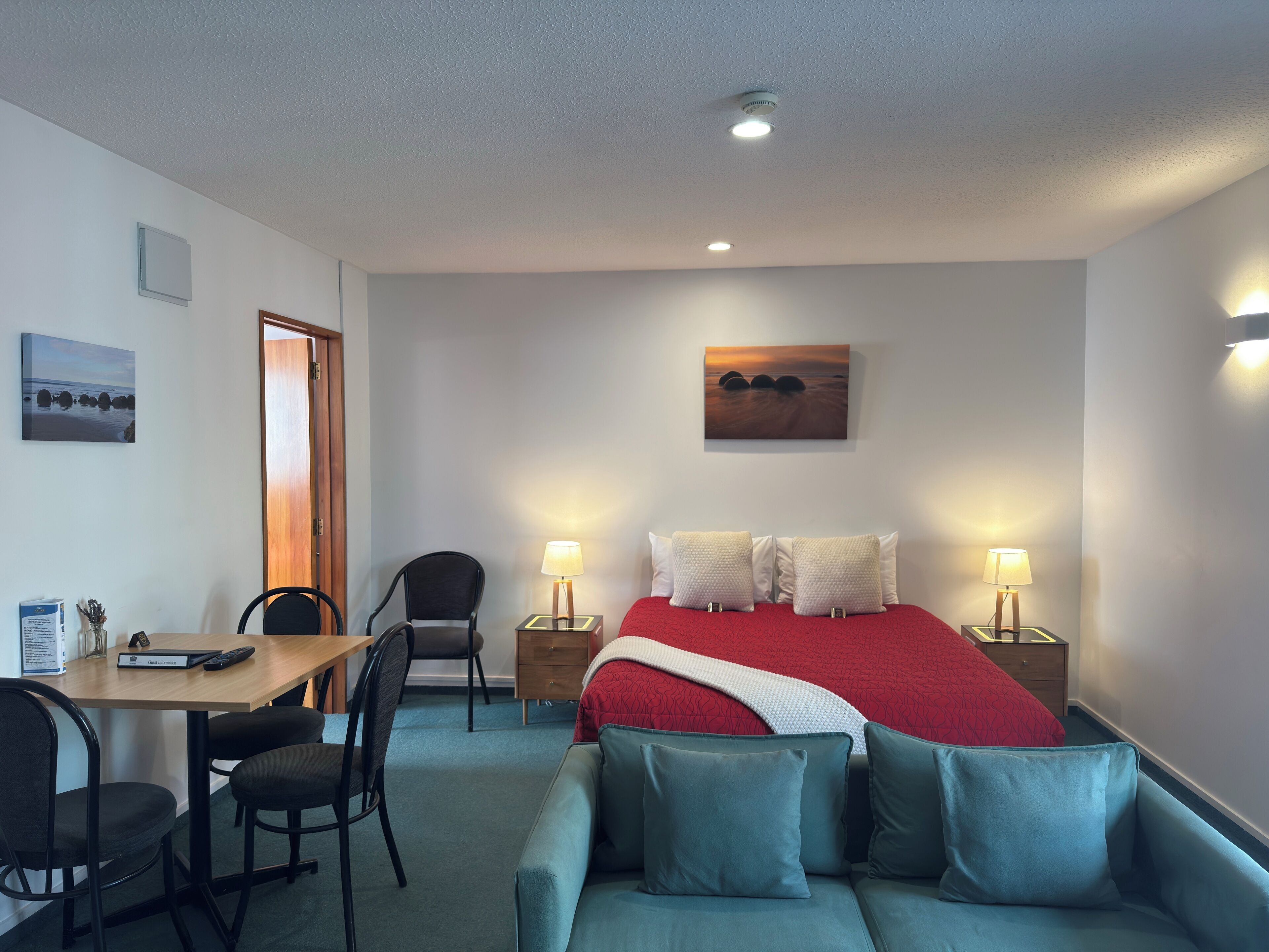 1 Bedroom Family Unit | Living area