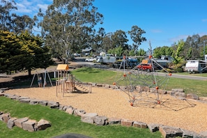 Área de juegos infantiles al aire libre