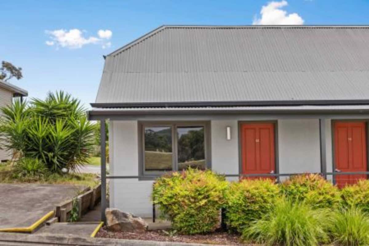 Standard Studio Cottage (1 Queen 1 Single) | Premium bedding, blackout drapes, iron/ironing board, free WiFi
