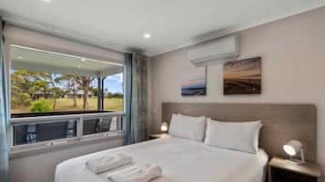 Deluxe 3 Bedroom Lakeview Cottage