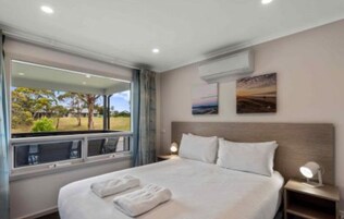 Ropa de cama de alta calidad y cortinas blackout 