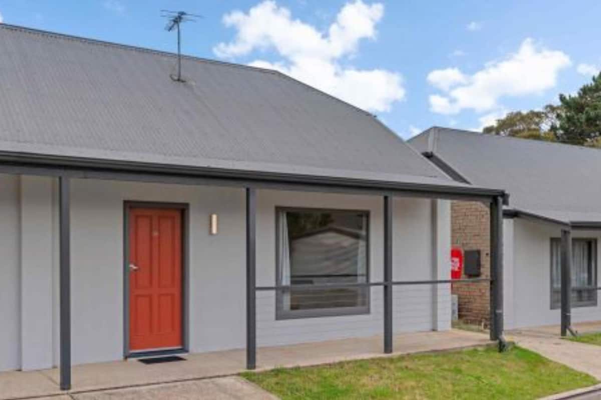 Standaard huisje, 1 slaapkamer, uitzicht op meer | Luxe beddengoed, verduisterende gordijnen, een strijkplank/strijkijzer
