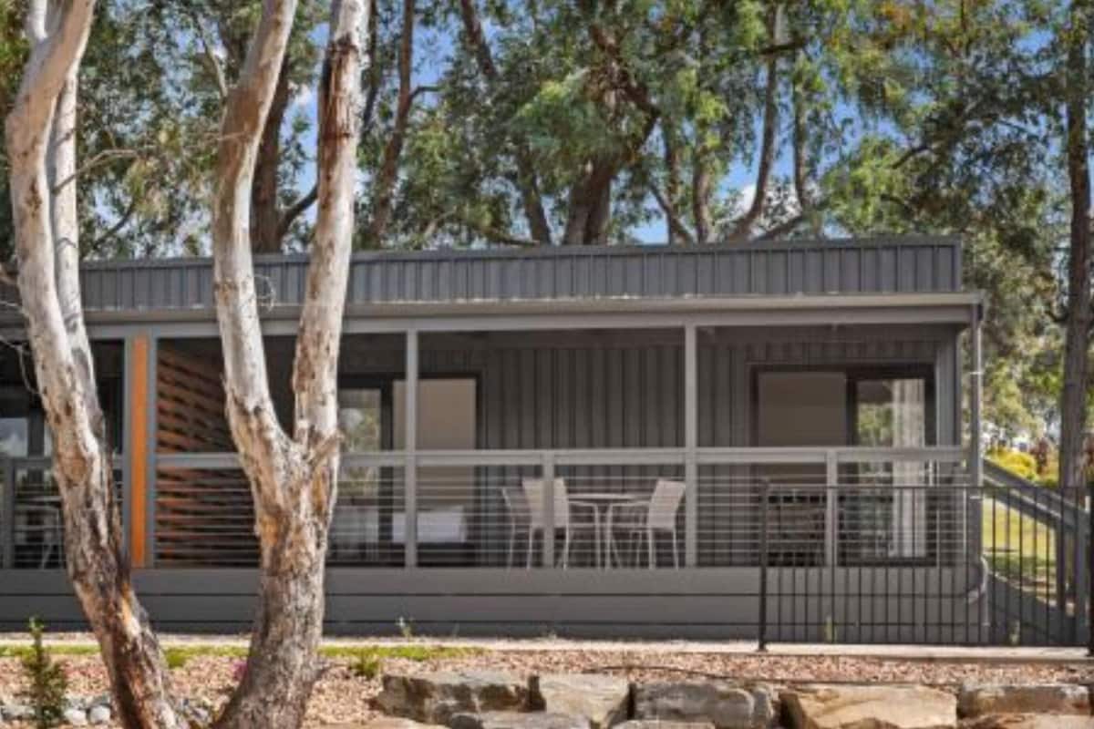 Superior Studio Cabin (2 Queen) | Premium bedding, blackout drapes, iron/ironing board, free WiFi