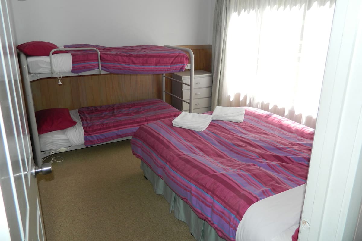 Iron/ironing board