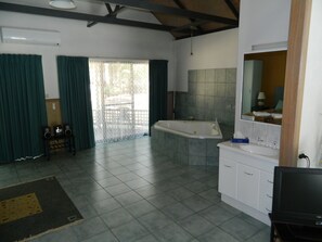 Bathroom - Boronia Peak Villas (Halls Gap)