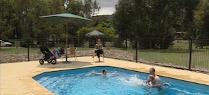 Outdoor pool - Boronia Peak Villas (Halls Gap)