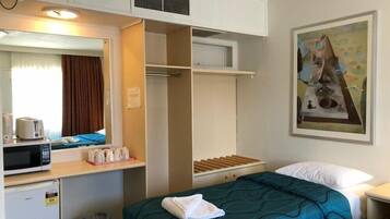 Family Room | Iron/ironing board, free WiFi, bed sheets