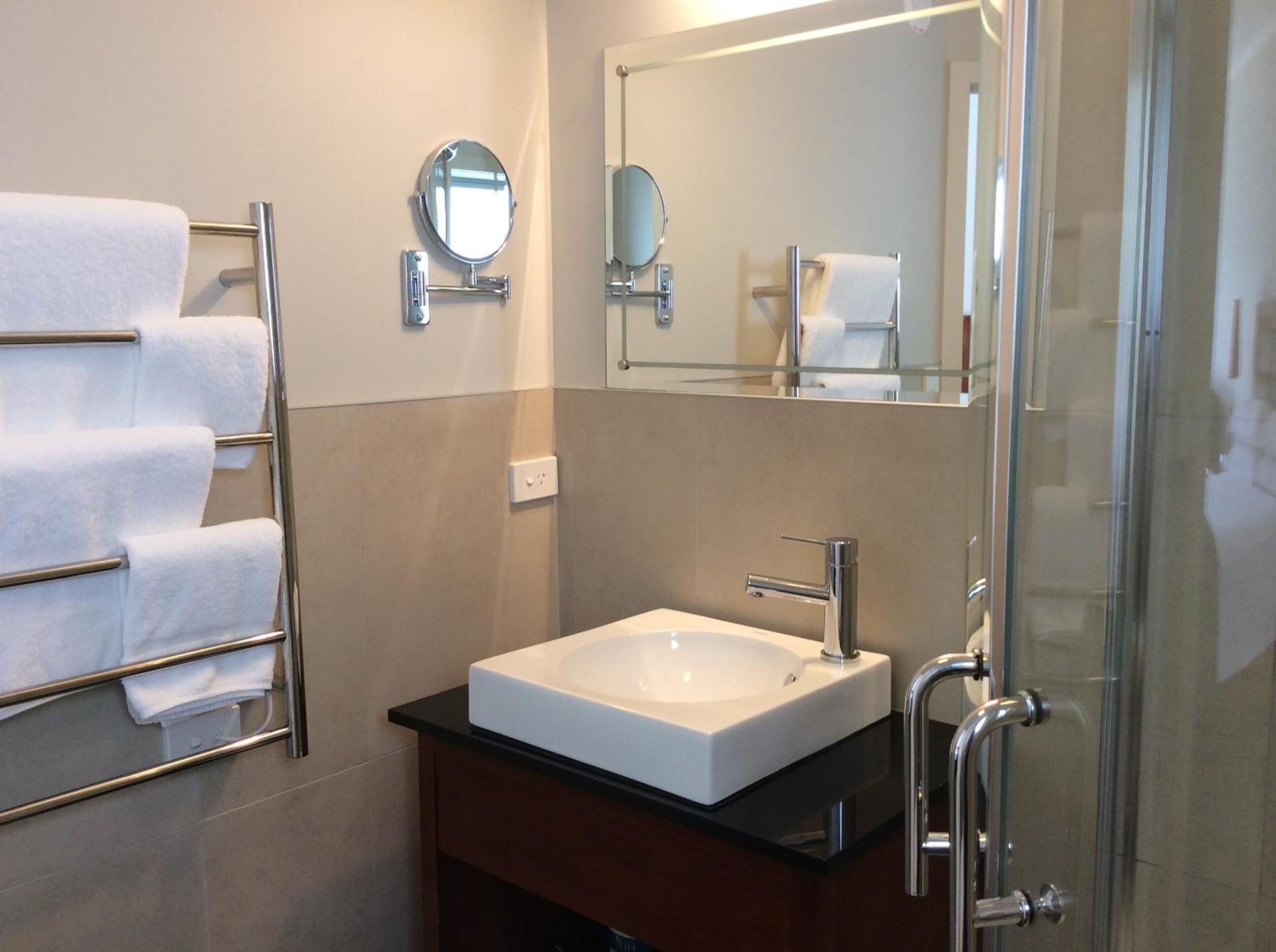 shower, free toiletries, hair dryer, towels