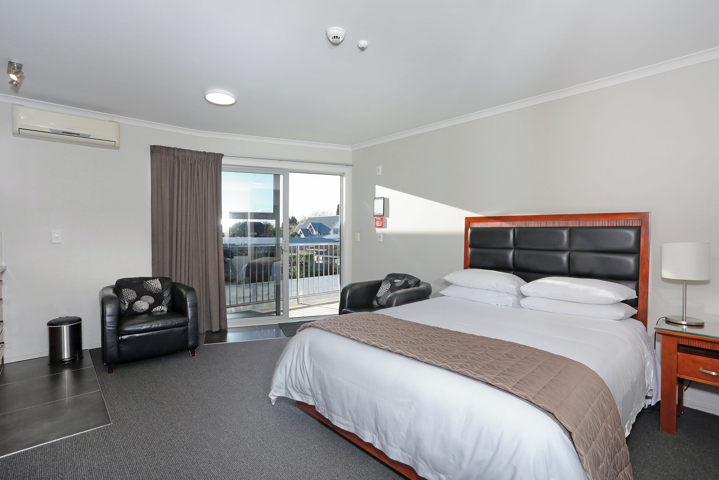 Suite estándar, 1 habitación, no fumadores, cocina básica (Corporate 1Bdrm 1Q 2S) | Caja fuerte, escritorio, sistema de insonorización y wifi gratis