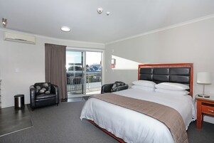 Standard Suite, 1 Bedroom, Non Smoking, Kitchenette (Corporate 1Bdrm 1Q 2S) | In-room safe, desk, soundproofing, free WiFi