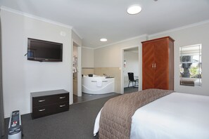 標準套房, 1 間臥室, 非吸煙房, 簡易廚房 (Executive Apartment) | 客房內保險箱、書桌、隔音、免費無線上網
