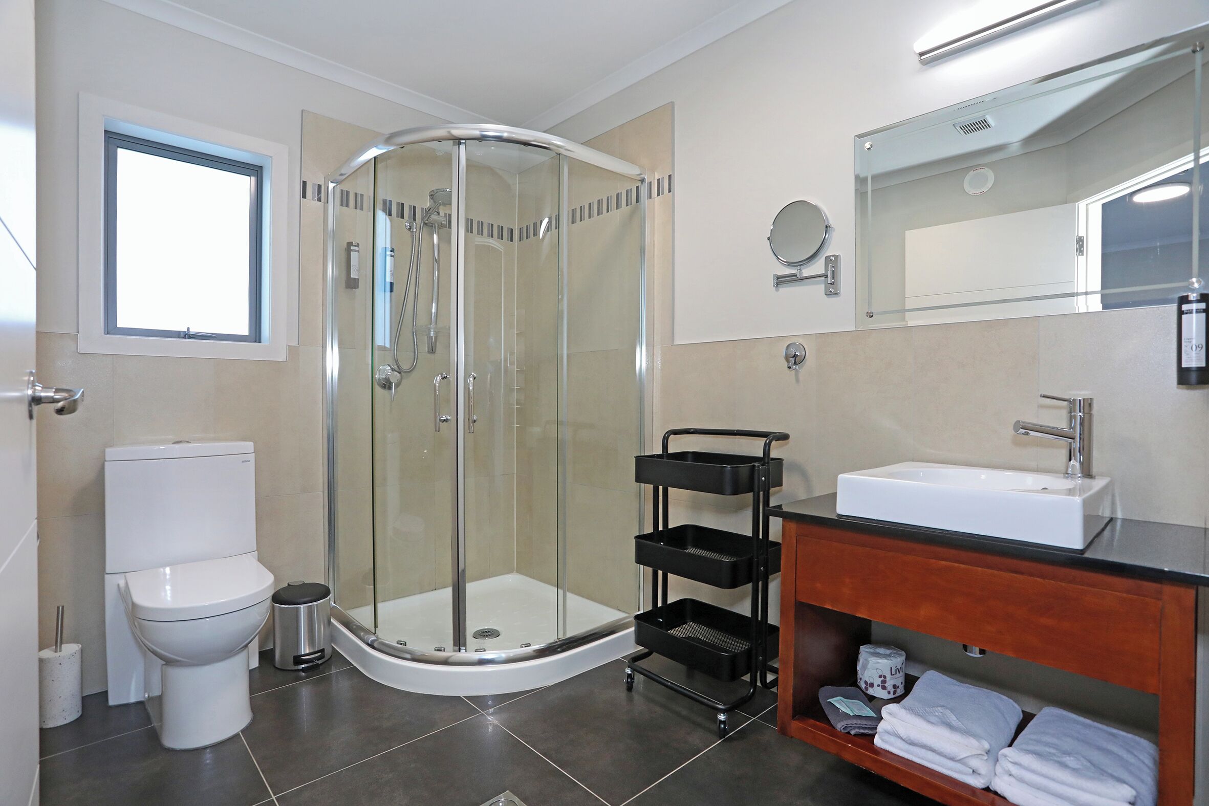 standard suite, 1 bedroom, non smoking, kitchenette (executive apartment) | bathroom | shower, free toiletries, hair dryer, towels