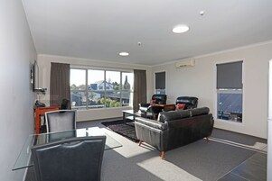 Televisión LCD 40 pulgadas con canales de televisión vía satélite