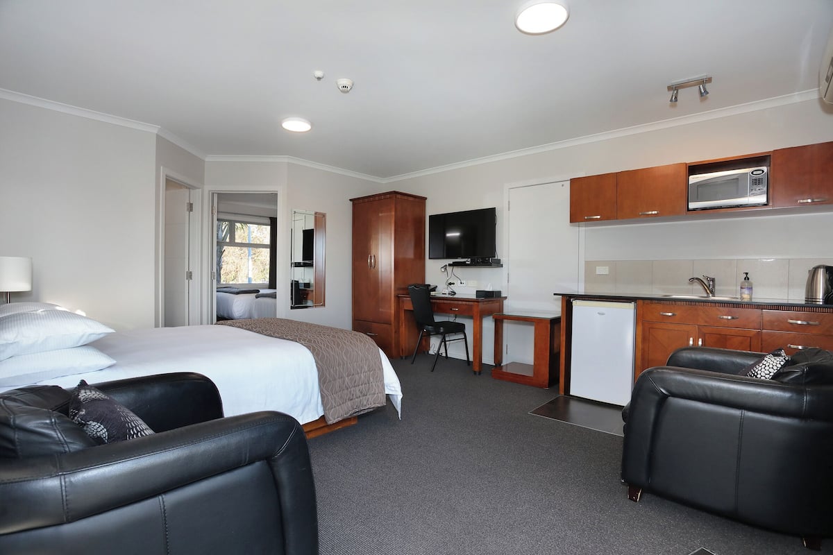 Suite Standard, 1 chambre, non-fumeurs, coin cuisine (Corporate 1Bdrm 1Q 2S) | 1 chambre, coffres-forts dans les chambres, bureau