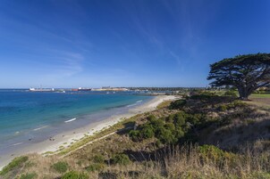 Vista para praia/oceano