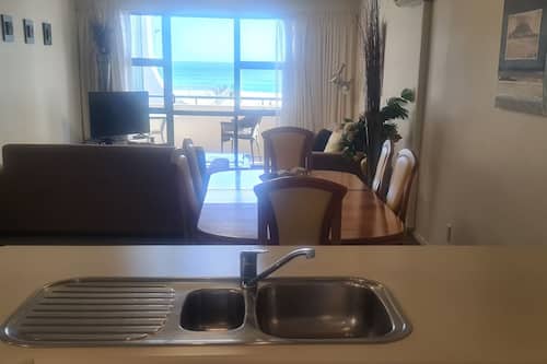 1 Bedroom Honeymoon Spa Suite | Living area